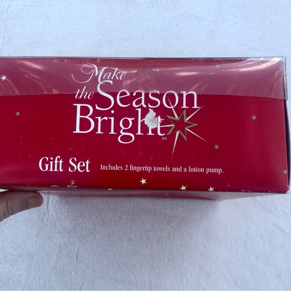 Christmas Snowman Gift Set Lotion Pump Fingertip Towels New in box - Picture 4 of 9